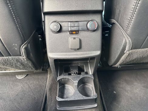 Used 2017 Ford Explorer XLT w/ Equipment Group 202A FWD image 30