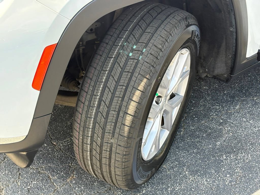 Used 2022 Jeep Grand Cherokee L Limited RWD image 30