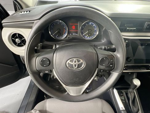 Used 2018 Toyota Corolla LE FWD image 11