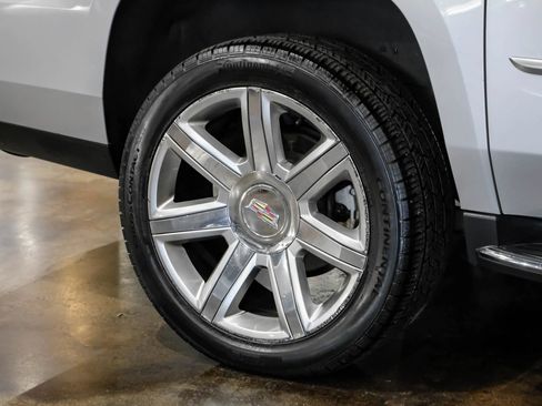 Used 2019 Cadillac Escalade ESV Luxury AWD/4WD image 49