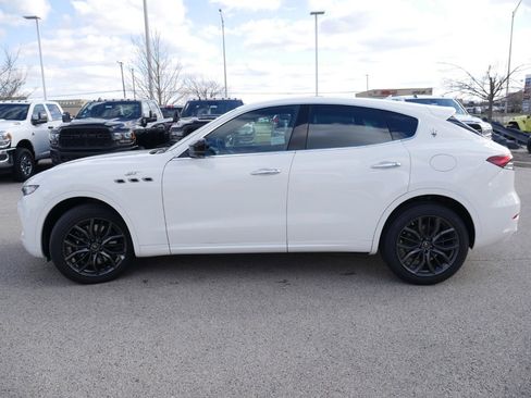 Used 2024 Maserati Levante GT Ultima image 11