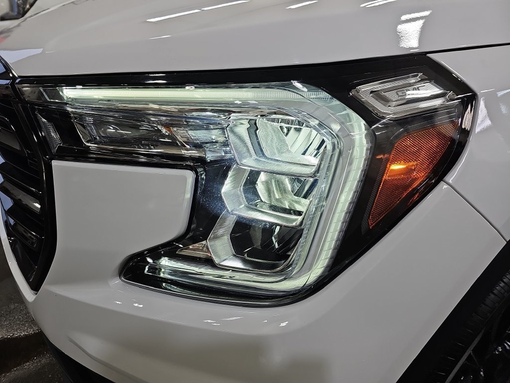Certified 2024 GMC Terrain SLT w/ Elevation Edition AWD/4WD image 37