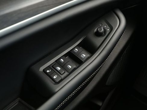 Used 2025 Jeep Grand Cherokee L Limited w/ Black Appearance Package image 22