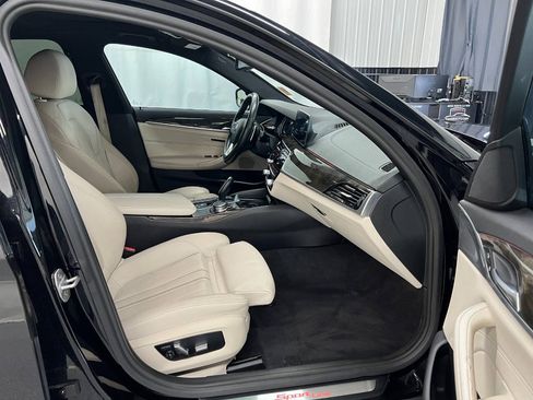 Used 2017 BMW 530i RWD image 11