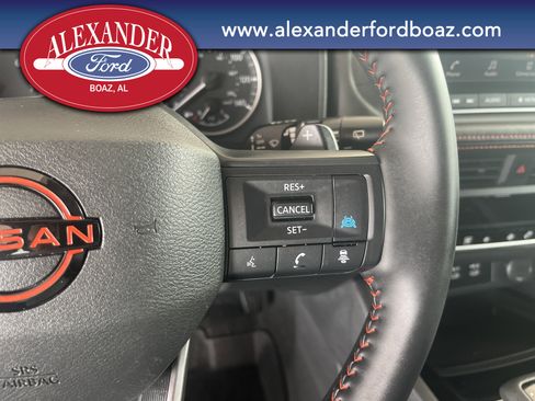 Used 2025 Nissan Rogue SV image 27