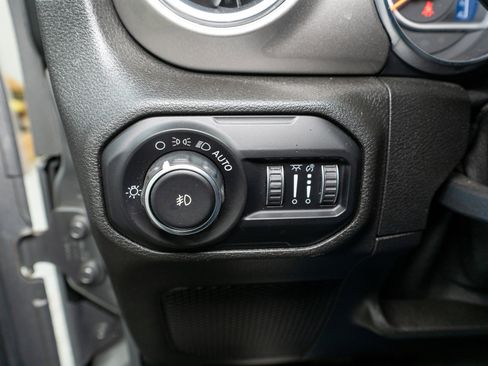 Used 2019 Jeep Wrangler Unlimited Sahara w/ LED Lighting Group image 28