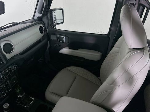 Used 2022 Jeep Gladiator Overland AWD/4WD image 22