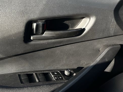 Used 2025 Toyota Corolla LE image 21