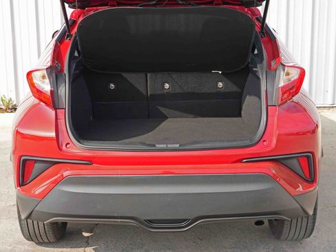 Used 2020 Toyota C-HR XLE image 9