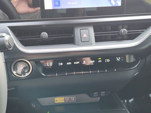 Used 2025 Lexus UX 300h FWD image 21