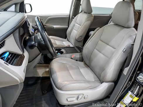Used 2016 Toyota Sienna XLE w/ XLE Navigation Package AWD/4WD image 13