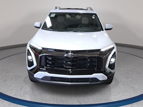 Used 2026 Chevrolet Equinox ACTIV w/ Convenience Package III FWD image 2