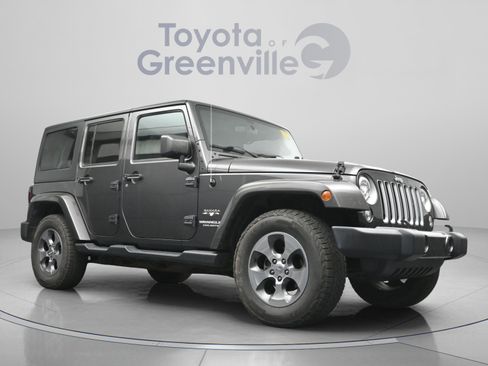 Used 2017 Jeep Wrangler Unlimited Sahara w/ Connectivity Group AWD/4WD image 19