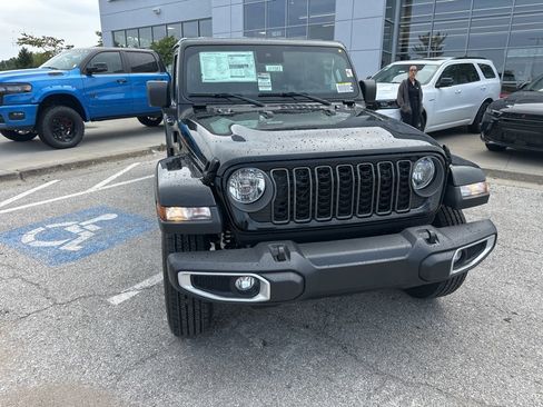New 2025 Jeep Gladiator Sport image 8