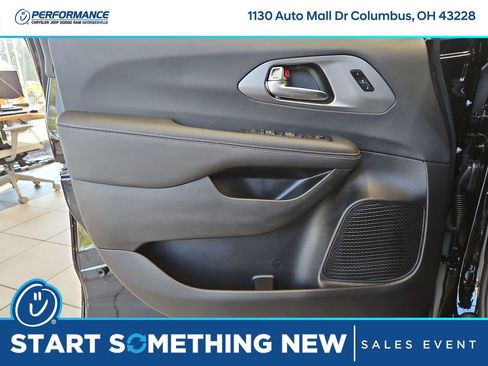 New 2025 Chrysler Pacifica Select w/ Fav Edition Package image 17
