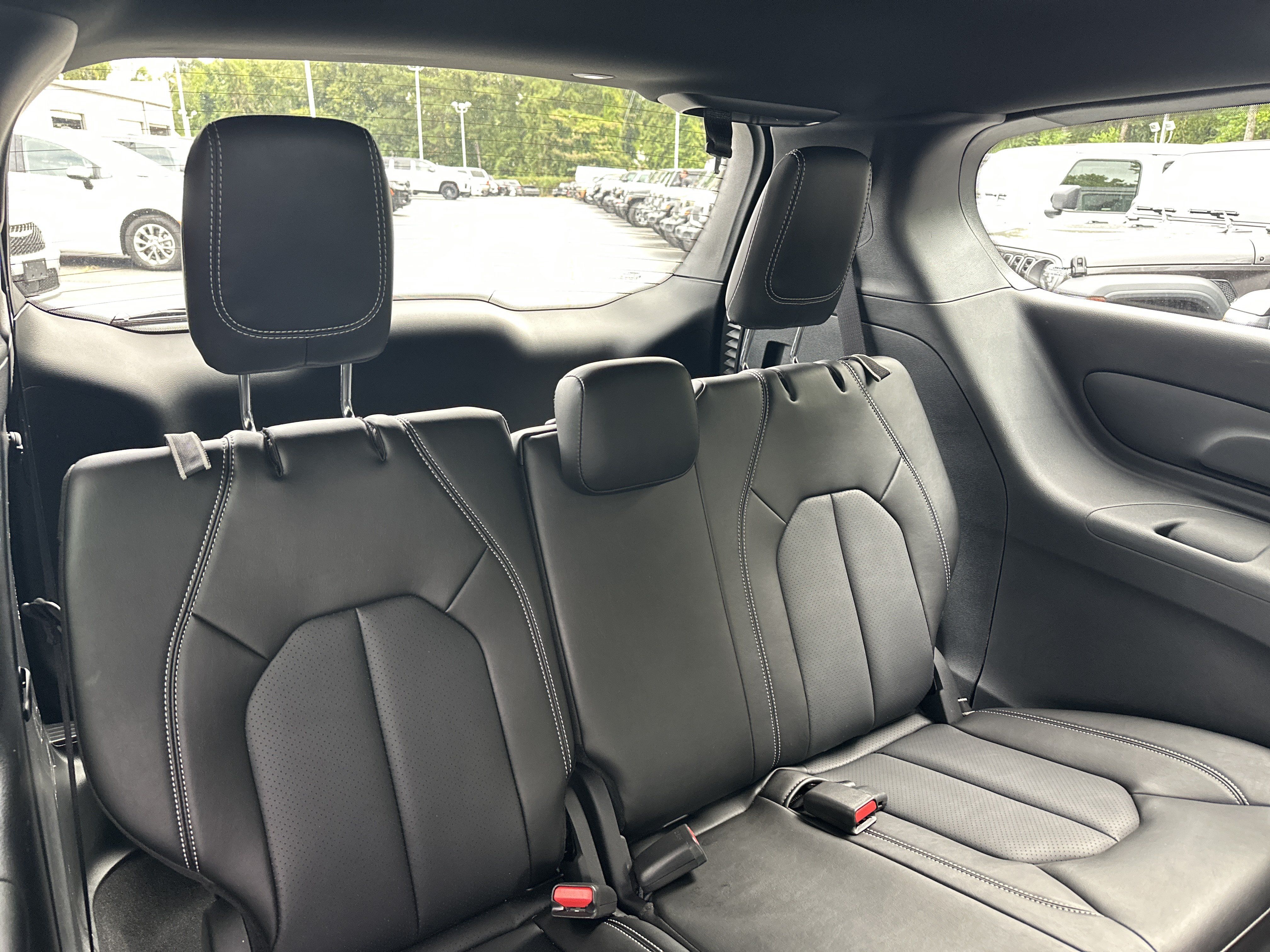 Used 2025 Chrysler Voyager LX FWD image 18