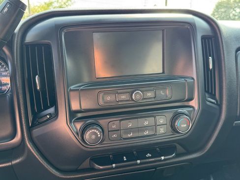 Used 2019 Chevrolet Silverado 1500 Custom w/ Custom Convenience Package AWD/4WD image 23