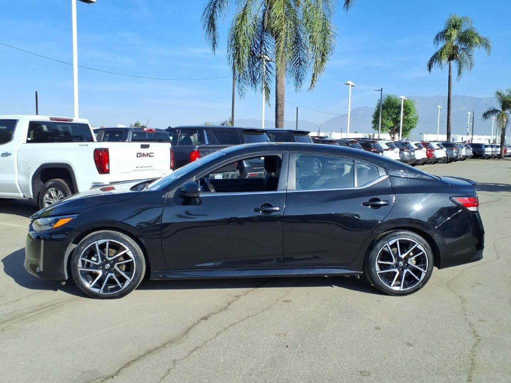 Certified 2025 Nissan Sentra SR FWD image 9