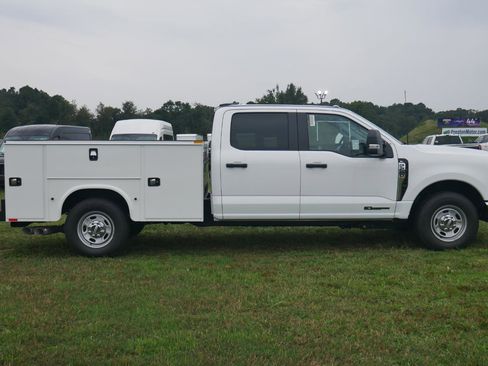 New 2025 Ford F250 XL w/ XL Chrome Package image 5