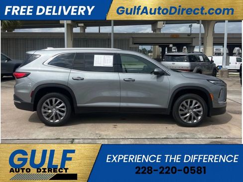 Used 2025 Buick Enclave Preferred FWD image 2