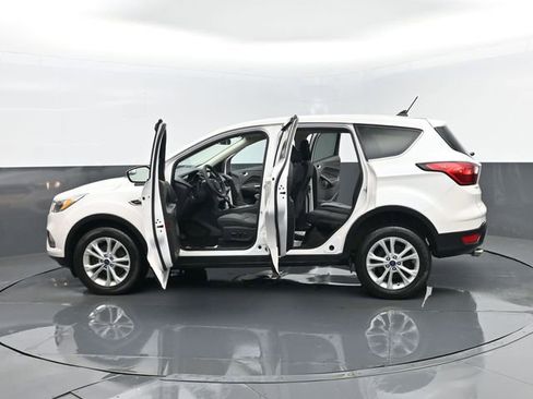 Used 2019 Ford Escape SE image 30