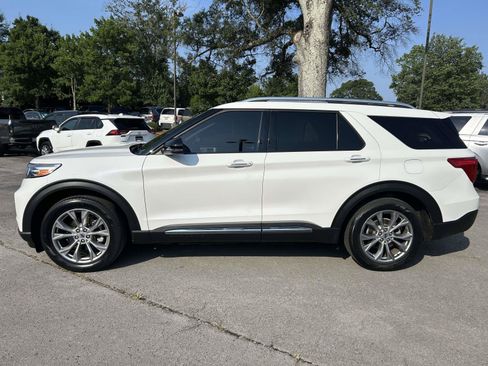 Used 2022 Ford Explorer Limited w/ Equipment Group 301A RWD image 8