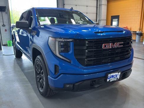 Used 2024 GMC Sierra 1500 Elevation w/ Preferred Package AWD/4WD image 7