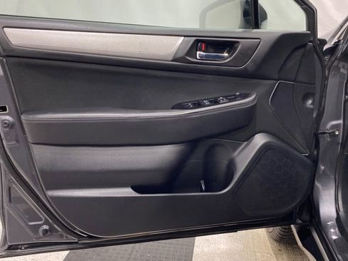 Used 2018 Subaru Outback 2.5i Premium image 14