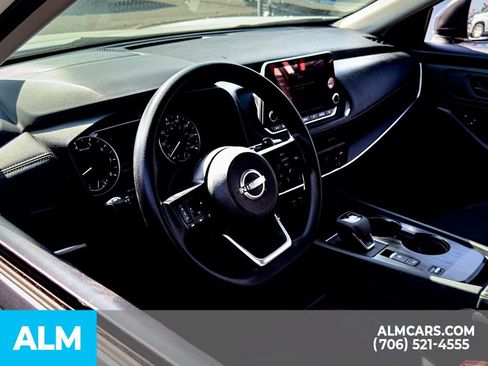 Used 2024 Nissan Rogue S FWD image 11