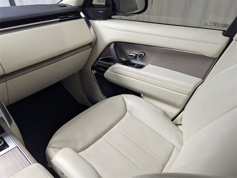Used 2023 Land Rover Range Rover SE image 8