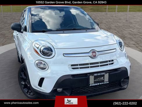 Used 2017 FIAT 500L Trekking w/ Dual-Pane Sunroof Package image 1