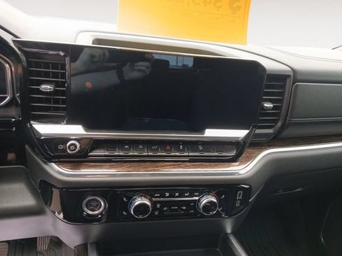Used 2023 GMC Sierra 1500 Elevation w/ LPO, Elevation Black Package AWD/4WD image 9