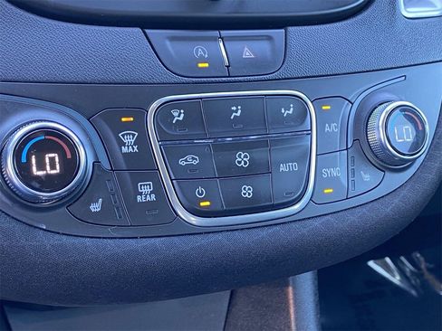 Used 2022 Chevrolet Malibu LT image 24