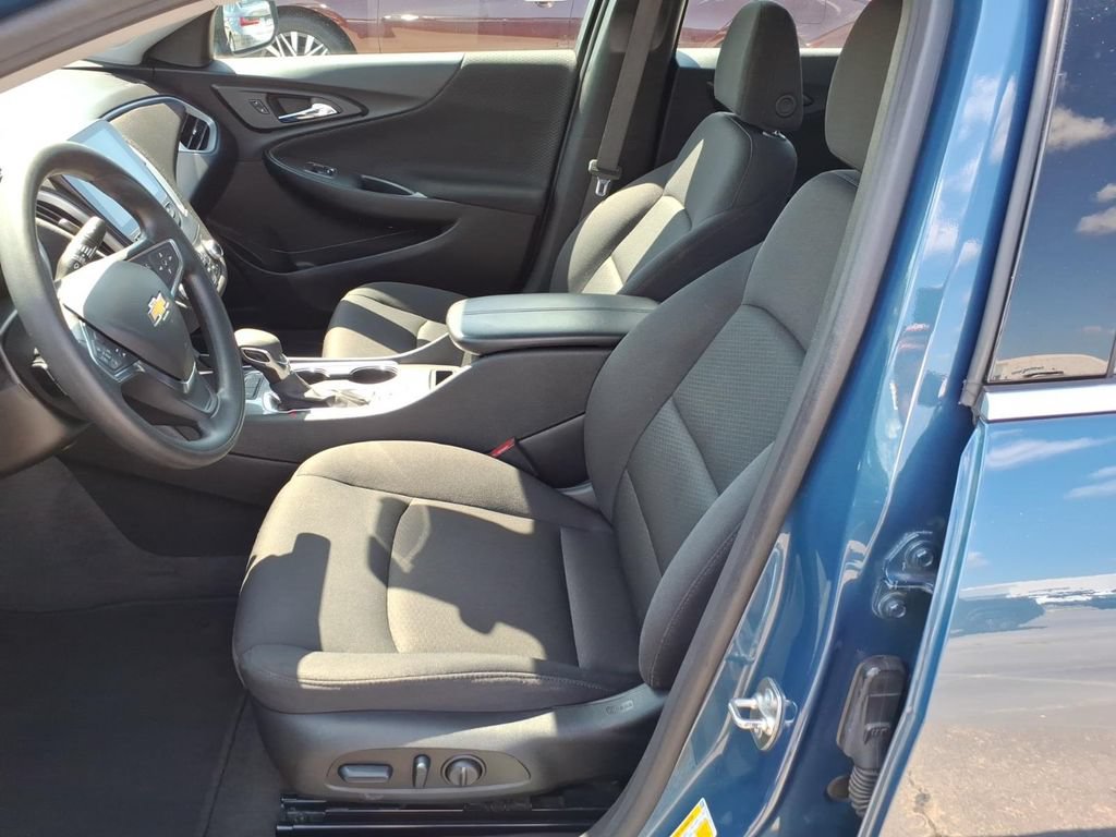 Used 2024 Chevrolet Malibu LT FWD image 11