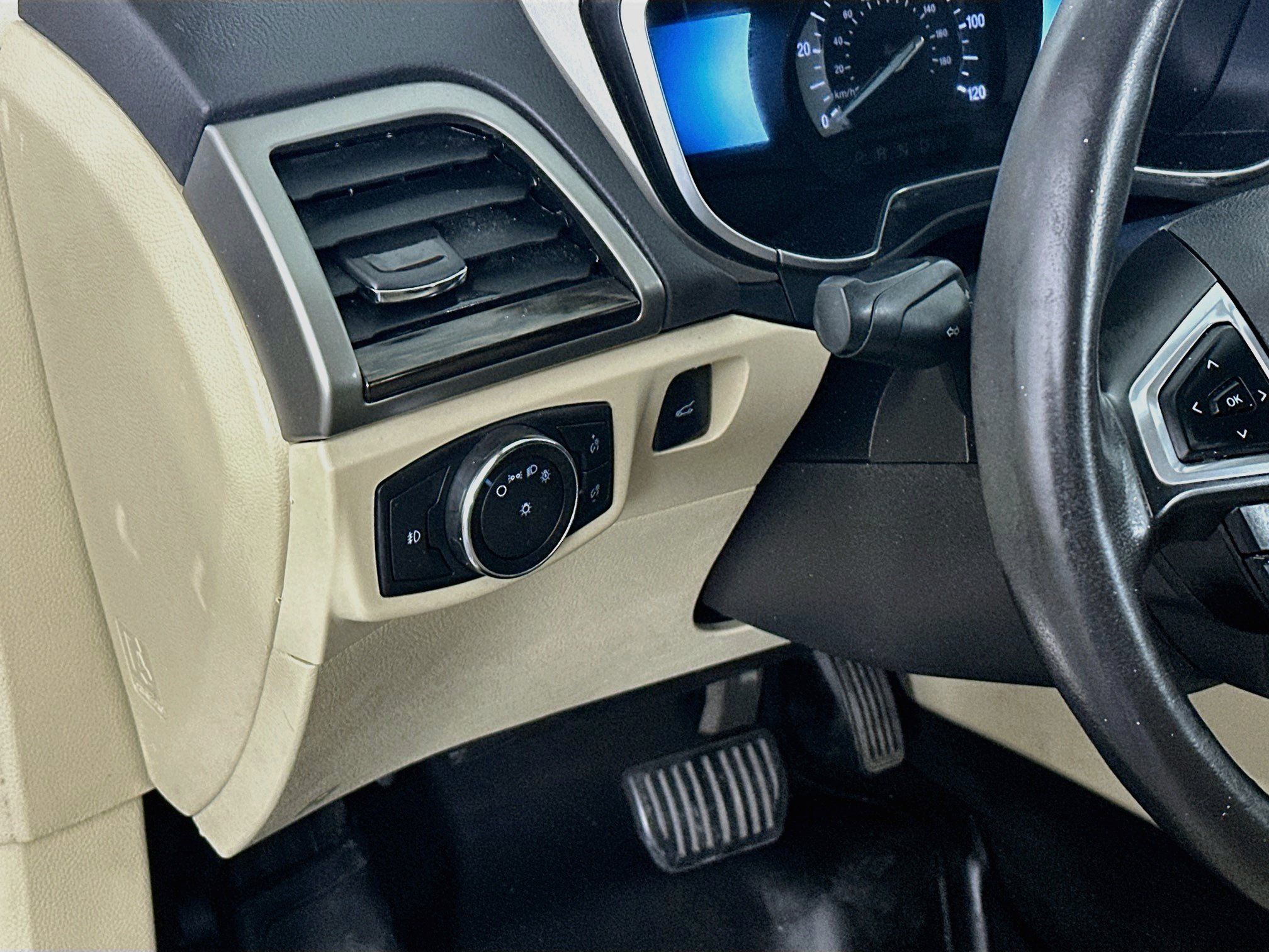 Used 2014 Ford Fusion SE w/ Equipment Group 502A FWD image 17