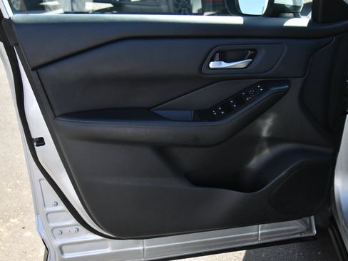 Used 2025 Nissan Rogue SV AWD/4WD image 13