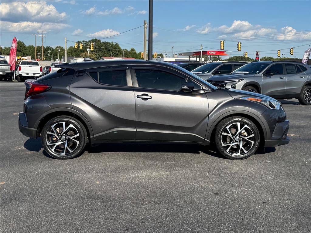 Used 2019 Toyota C-HR XLE FWD image 2