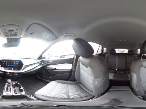 Used 2025 Chevrolet Trax LT w/ LT Convenience Package FWD image 41