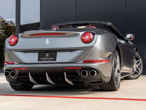 Used 2016 Ferrari California T RWD image 9
