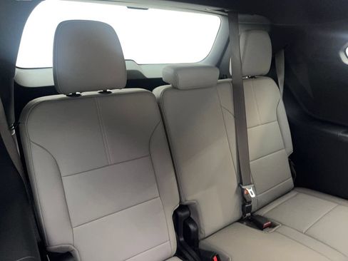Used 2026 GMC Acadia Elevation w/ Elevation Premium Package FWD image 43
