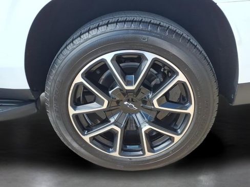Used 2024 Chevrolet Suburban RST RWD image 28