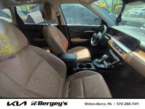 Certified 2024 Kia Seltos EX AWD/4WD image 6