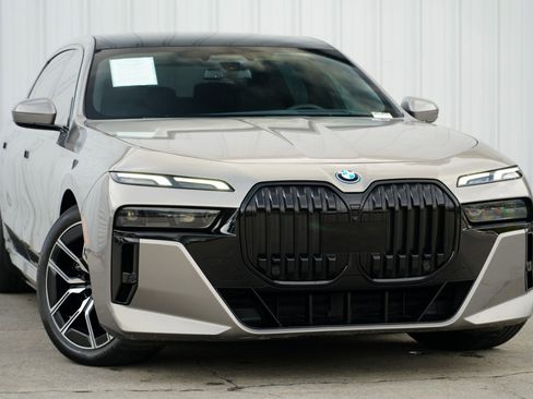 Used 2023 BMW i7 xDrive60 image 4