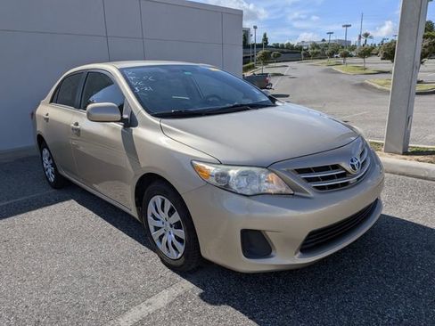 Used 2013 Toyota Corolla LE FWD image 1
