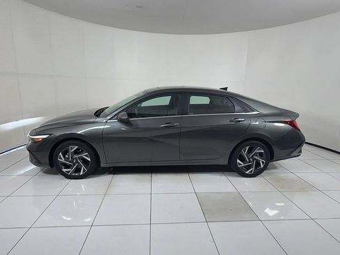 Certified 2025 Hyundai Elantra SEL FWD image 8