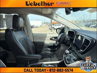 Used 2024 Chrysler Pacifica Limited FWD video 2