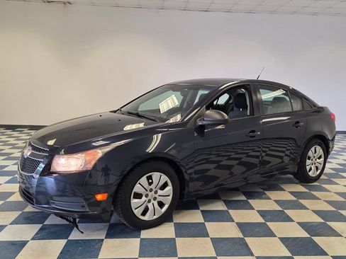 Used 2014 Chevrolet Cruze LS FWD image 3