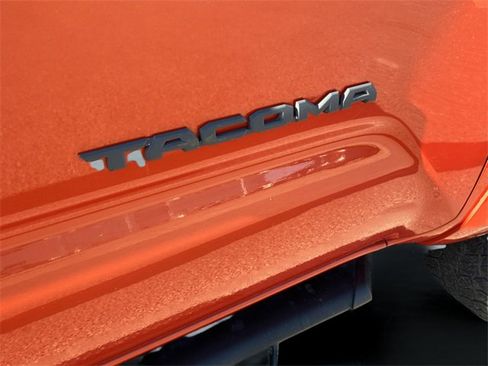 Used 2017 Toyota Tacoma TRD Sport w/ Tow Package image 11