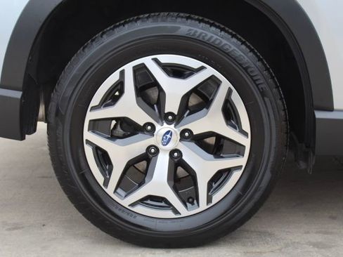 Used 2020 Subaru Forester Premium image 10