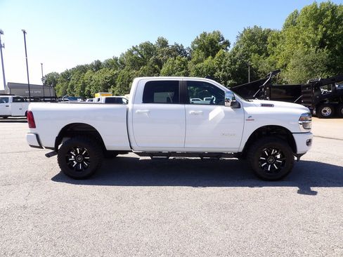 Used 2026 RAM 2500 Laramie AWD/4WD image 9